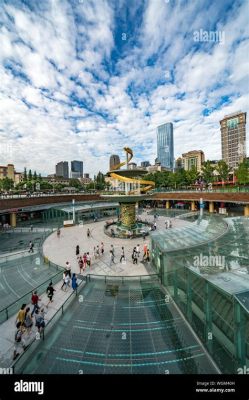  Das Tianfu-Platz - Eine pulsierende Oase des kulturellen Lebens und der kulinarischen Vielfalt!