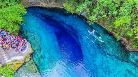  Die Enchanted River: Ein magisches Wasserparadies mit kristallklarem Blau