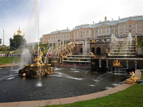 Das Peterhof-Palast: Eine märchenhafte Reise in die russische Geschichte!